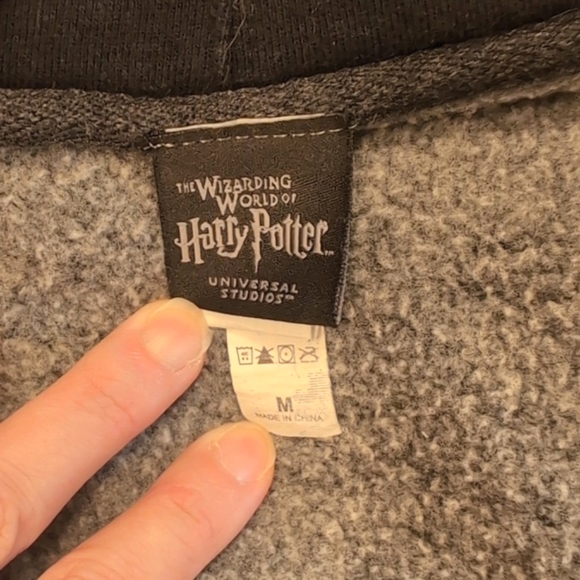 Hogwarts™ Crest Adult Sweatshirt With Hood Zip-up - Picture 4 of 6